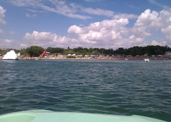 Malibu Park Готель *