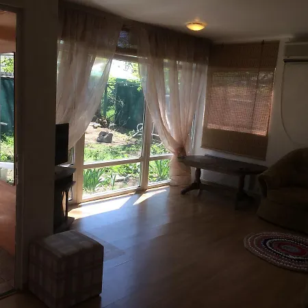 Malibu Park Hotel *