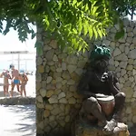 Malibu Park Hotel